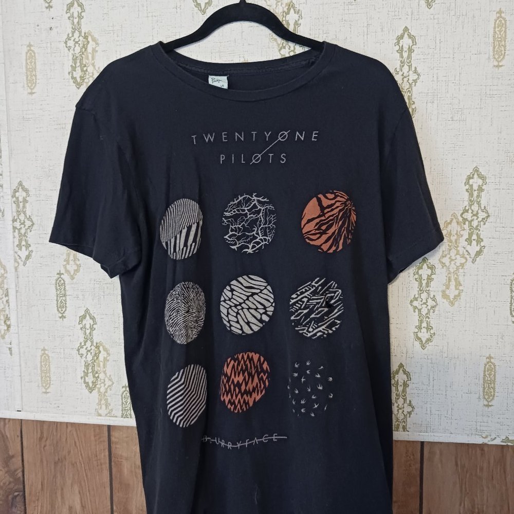 Twenty-one Pilots black t-shirt size L